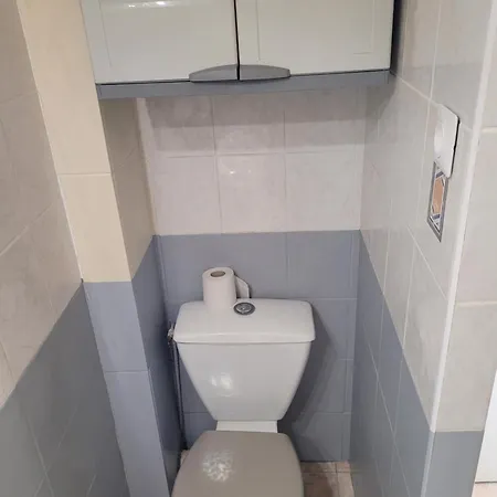 A Pied Apartment *
