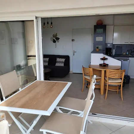 A Pied Apartment *
